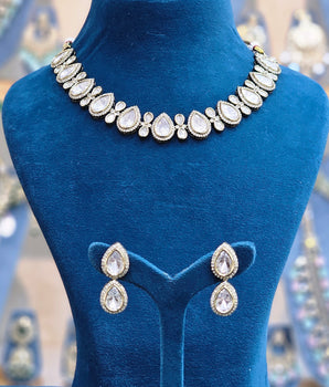 Moissantie Kundan Necklace Set