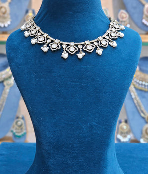 Moissantie Kundan Necklace Set