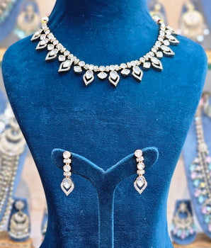 Moissantie Kundan Necklace Set