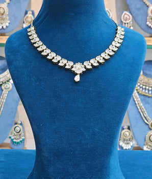 Moissantie Kundan Necklace Set